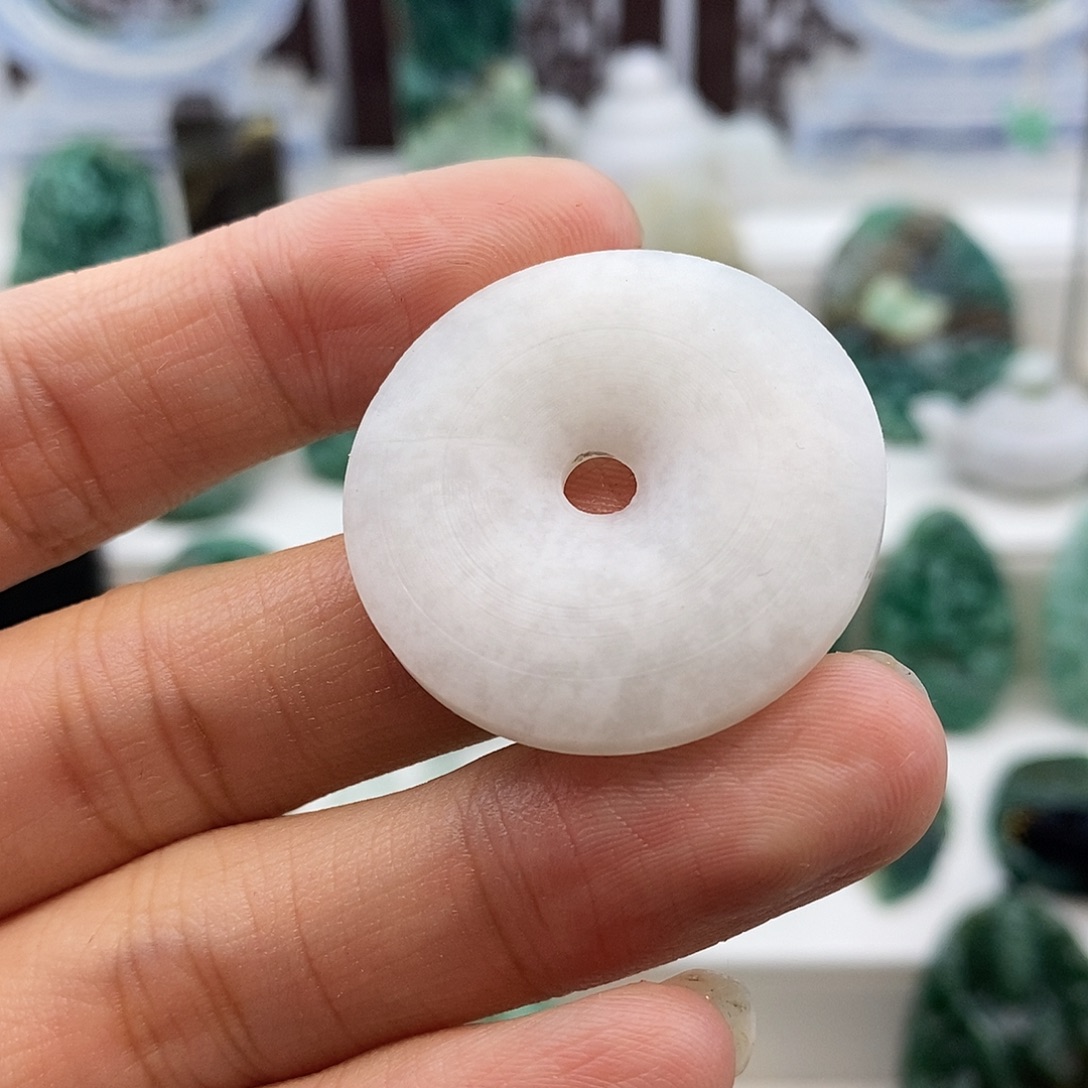 独山玉未镶嵌颈饰