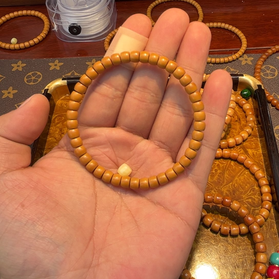 【闪购商品】橄榄核吊坠崔****！0.6核尖手串