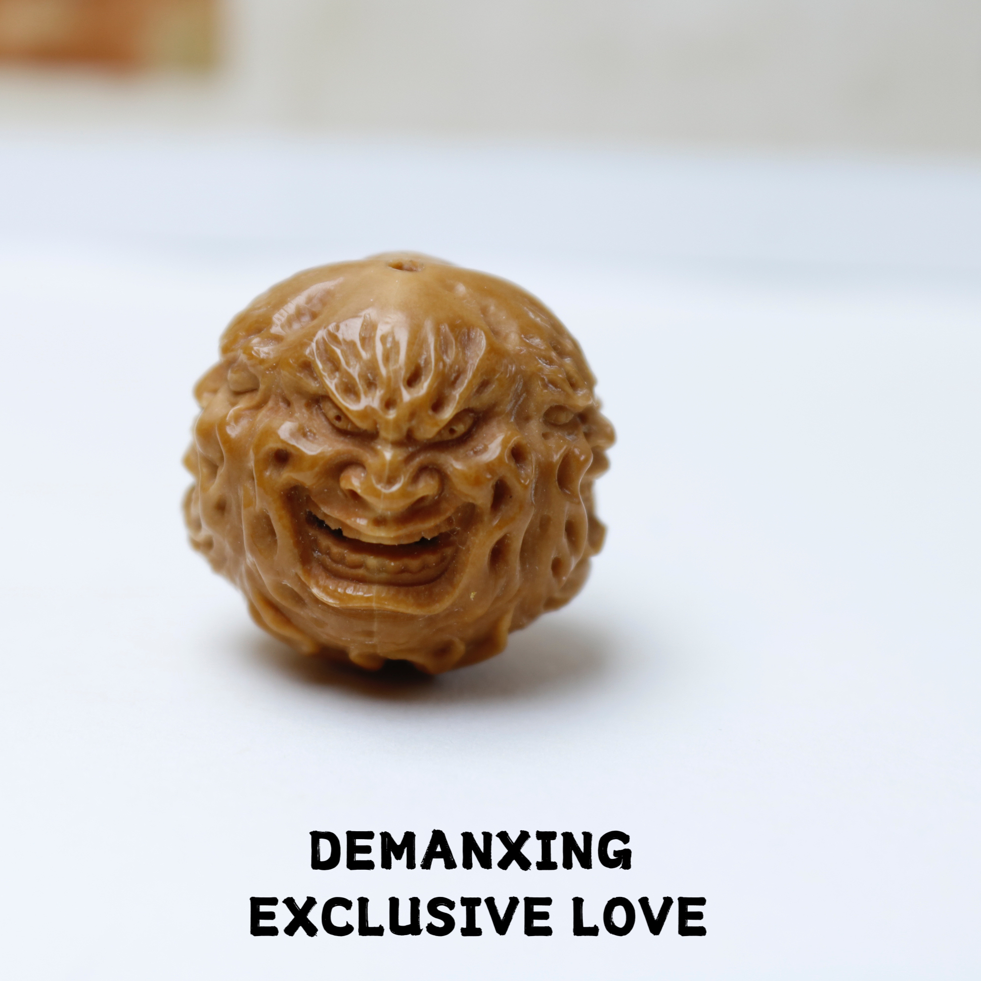 纯手工雕刻猴头核桃单籽喜怒哀乐