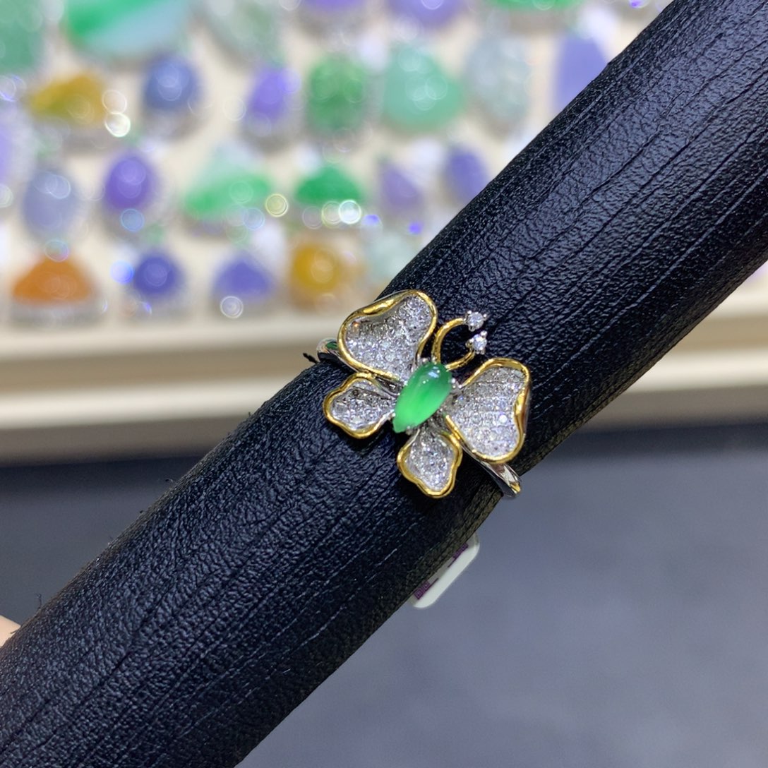 翡翠18K金镶嵌颈饰翡翠