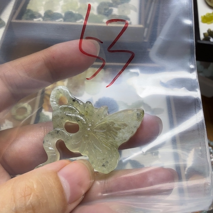 透闪石-蛇纹石玉吊坠未镶嵌