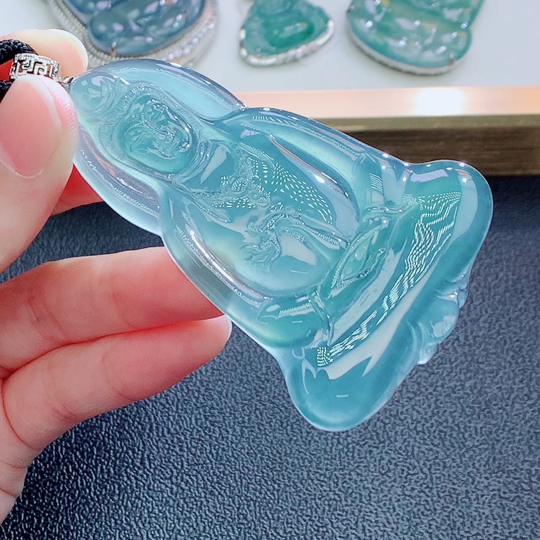 翡翠18K金镶嵌颈饰翡翠