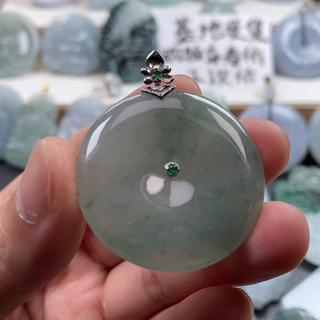 翡翠18K金镶嵌颈饰翡翠