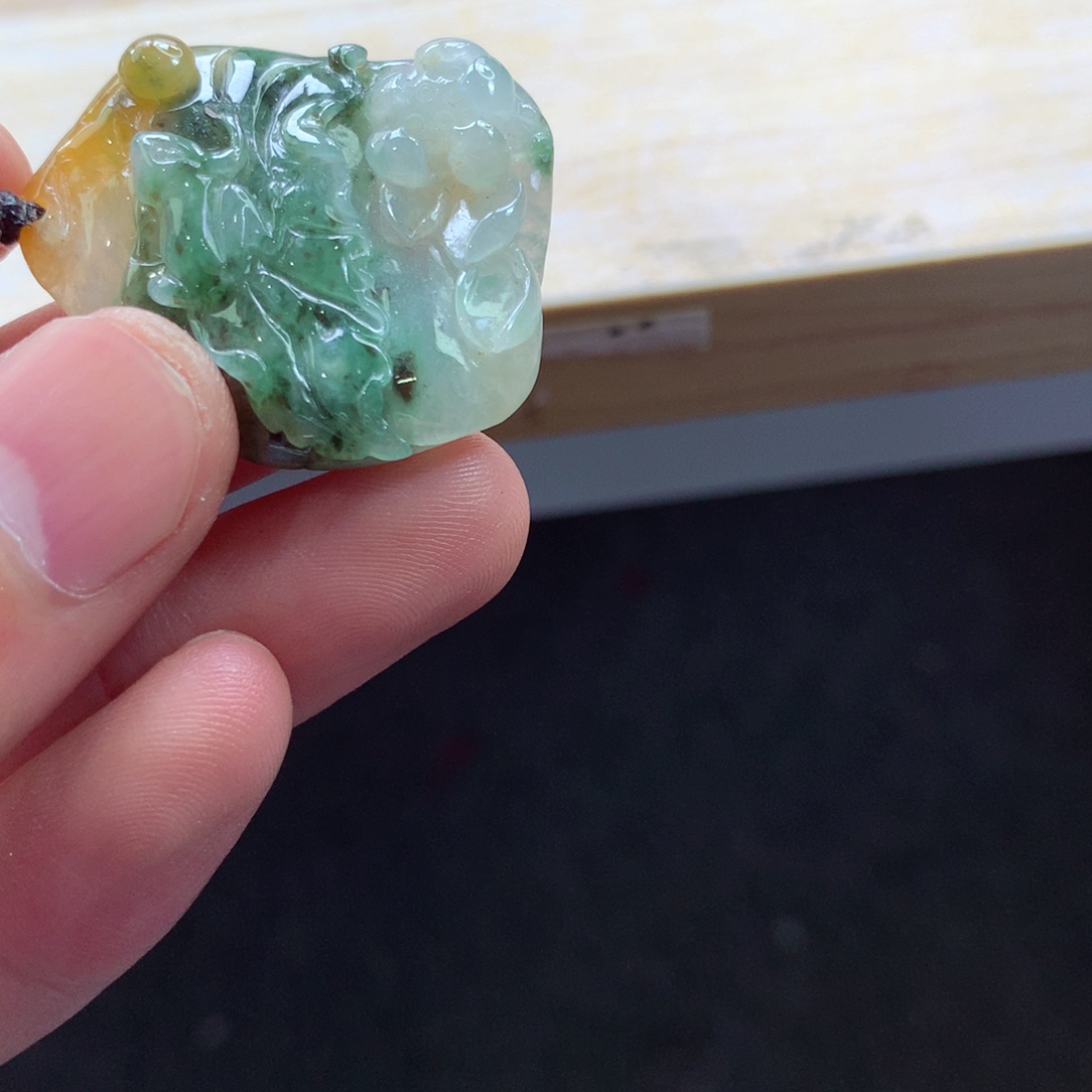 翡翠颈饰未镶嵌吊坠