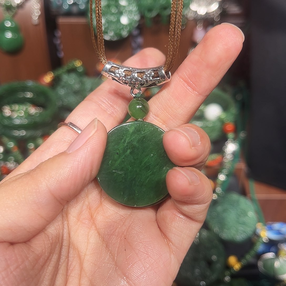 颈饰未镶嵌和田玉（糖玉）