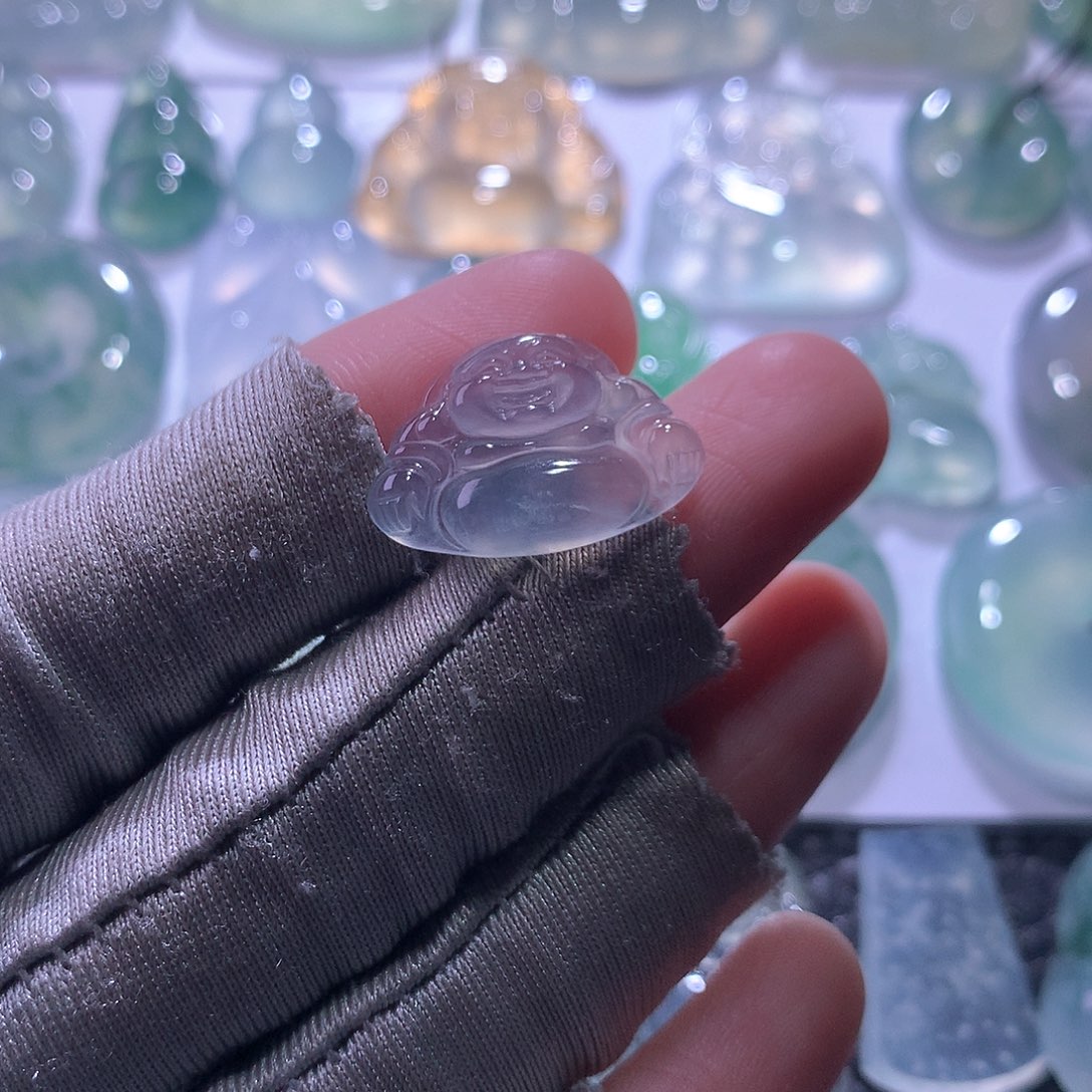 翡翠未镶嵌颈饰佛