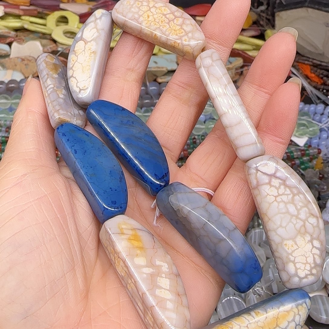 玛瑙/玉髓合金珠宝半成品龙陵玛瑙月牙一条