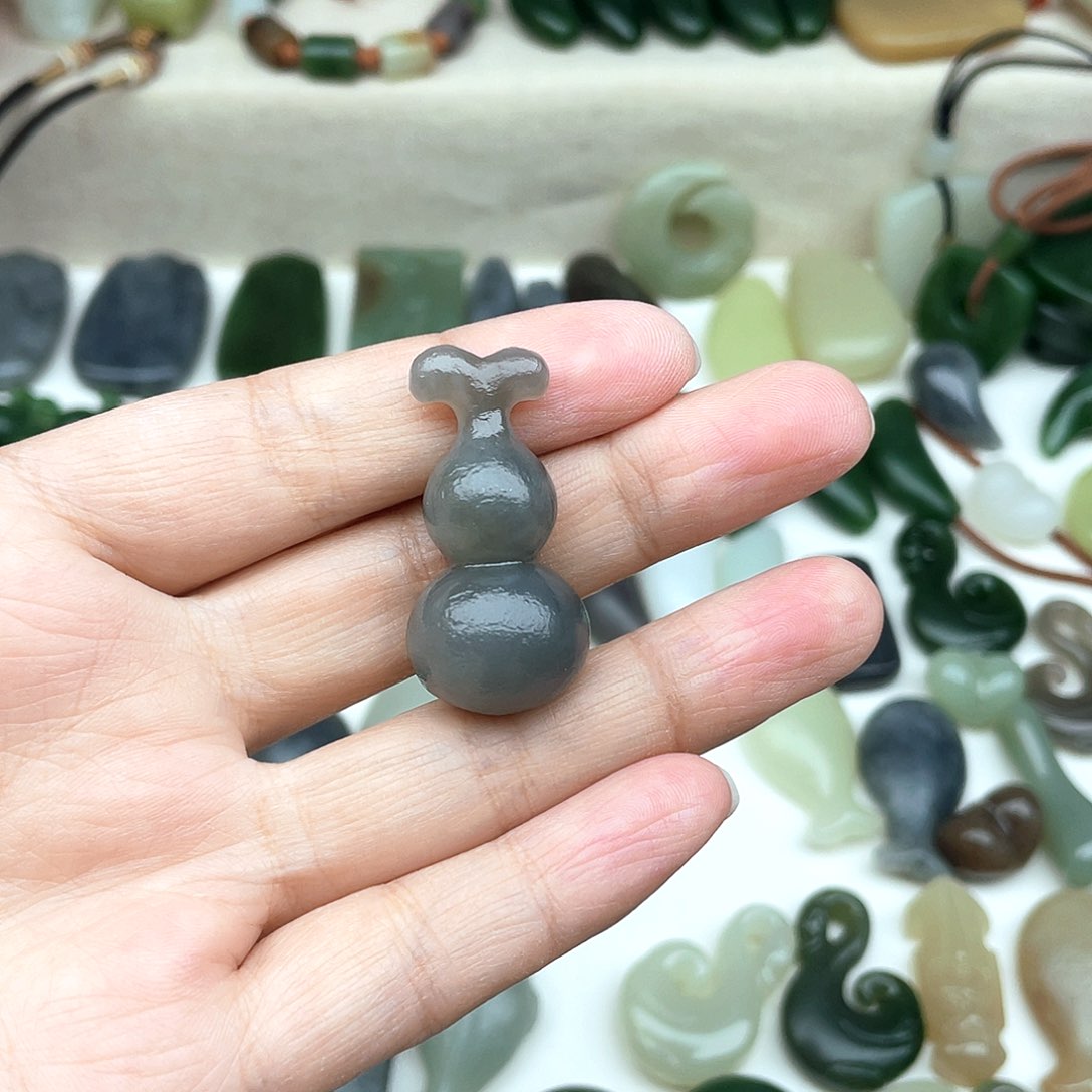 颈饰未镶嵌和田玉小*牛