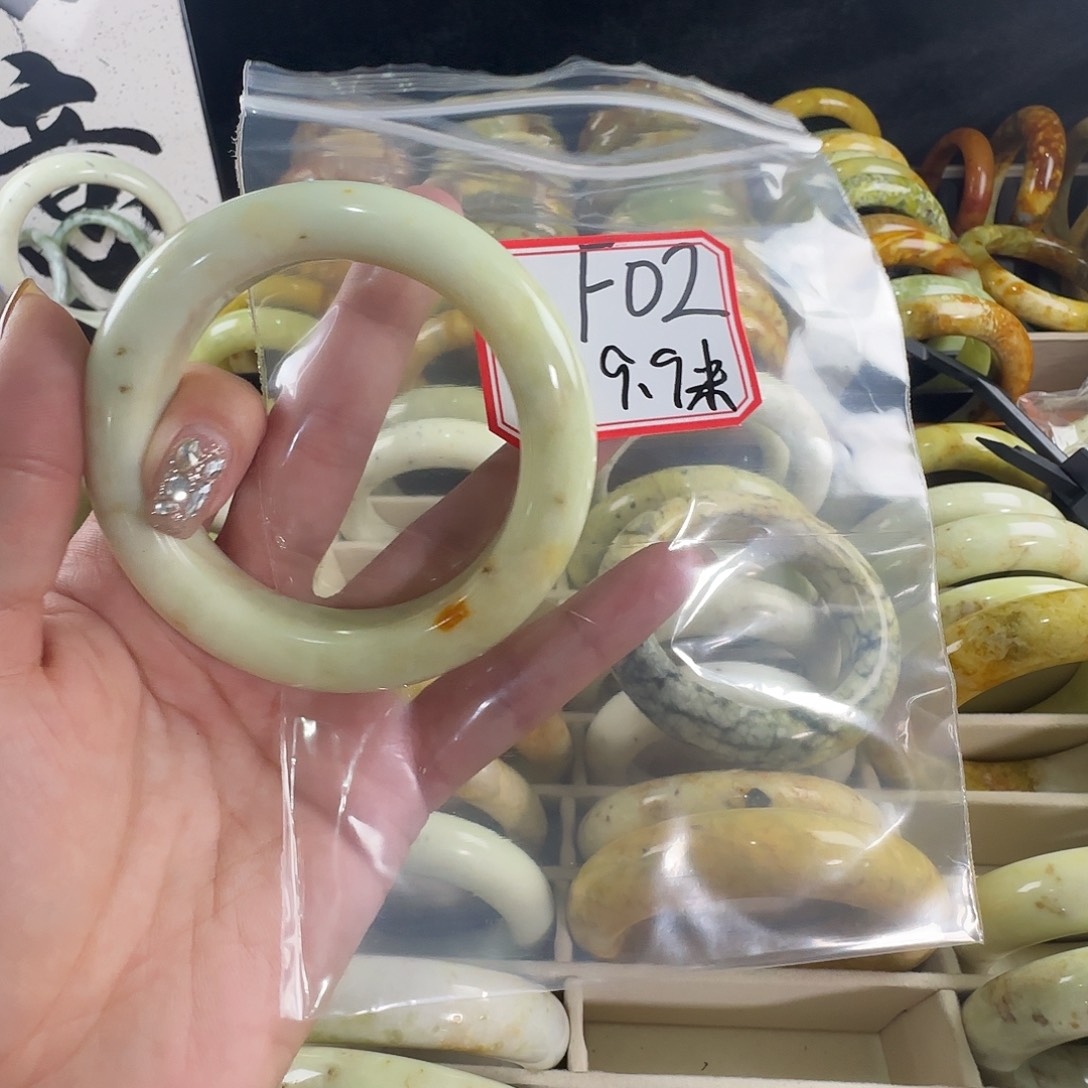 张***子蛇纹石玉合金手镯