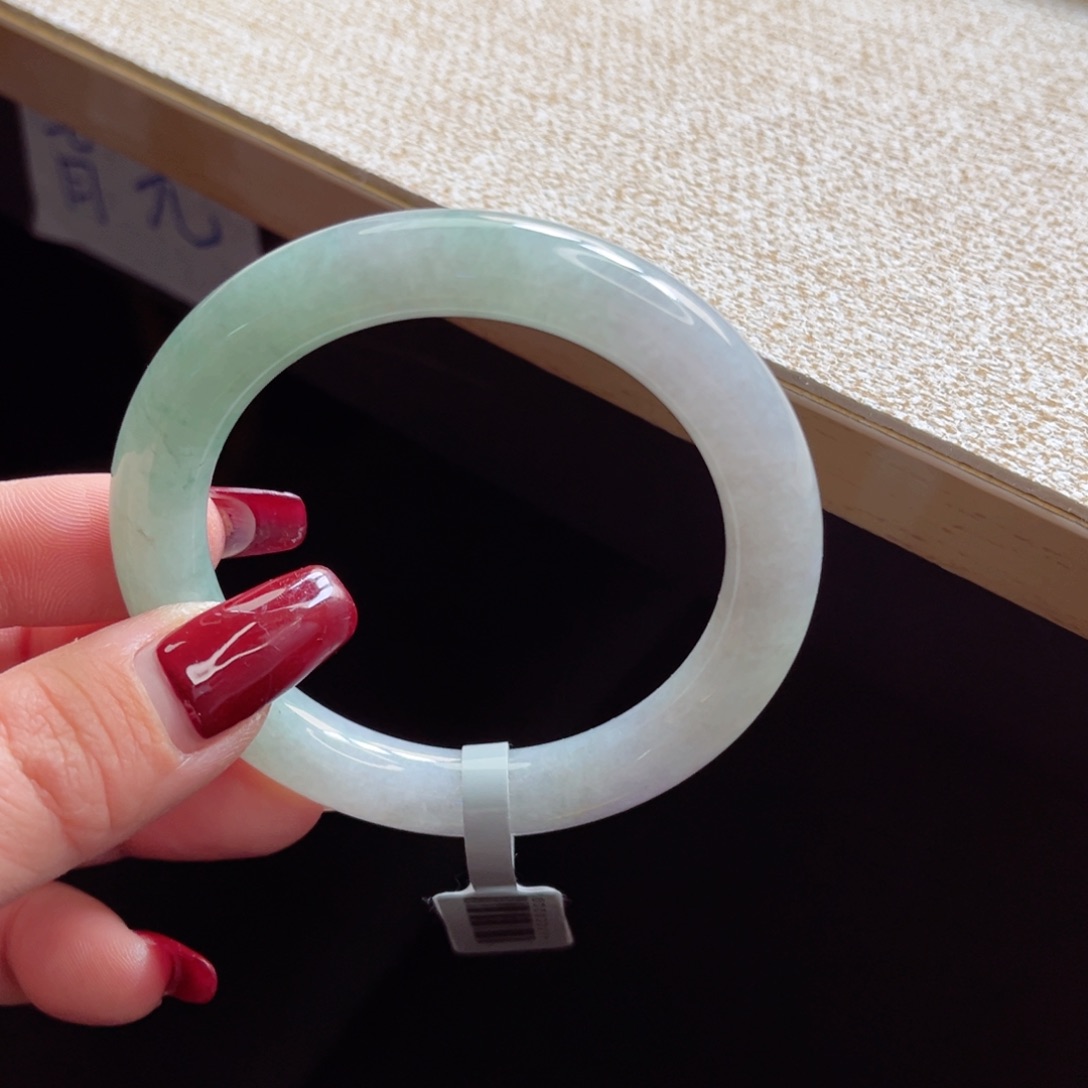 翡翠手镯未镶嵌手镯