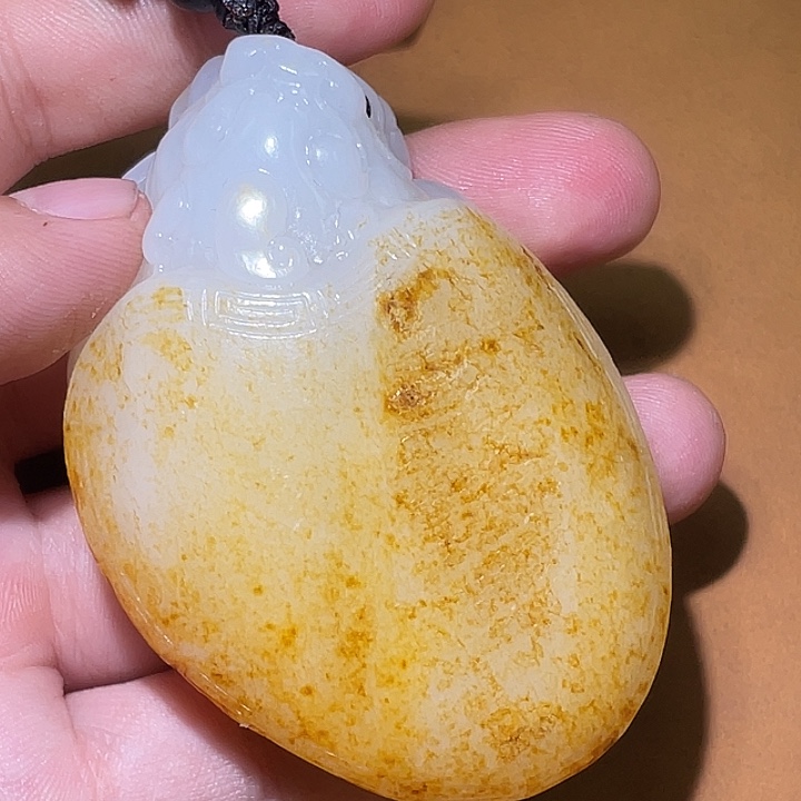 管***员颈饰未镶嵌和田玉CC