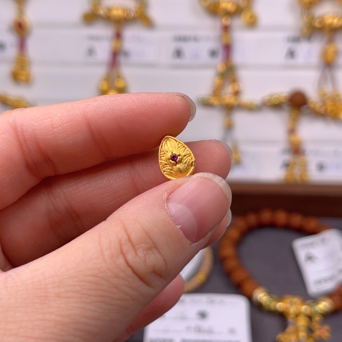 琉璃颈饰一叶背云一颗