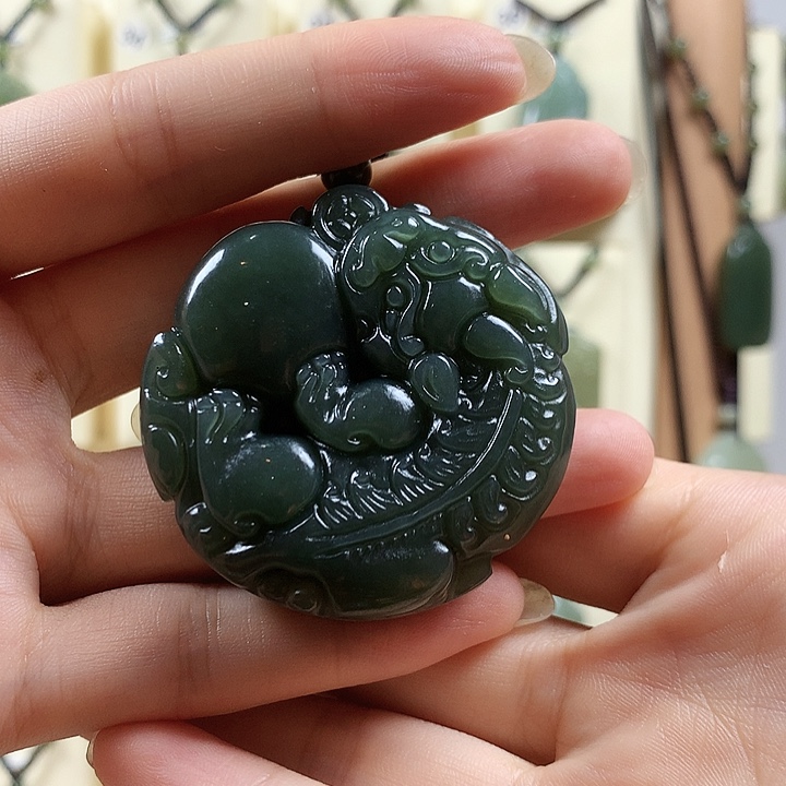 颈饰未镶嵌和田玉男***中