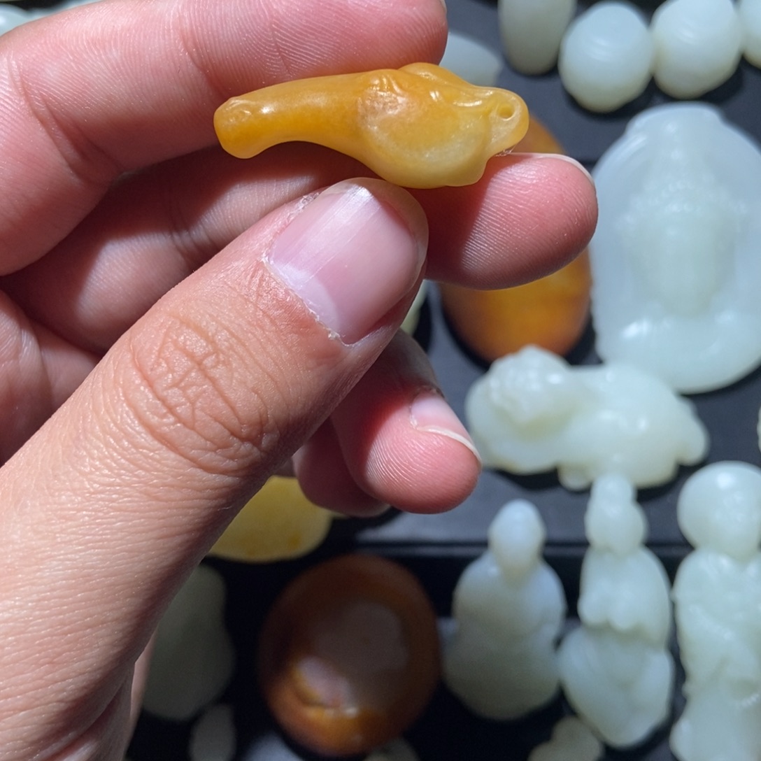 用***9和田玉未镶嵌颈饰