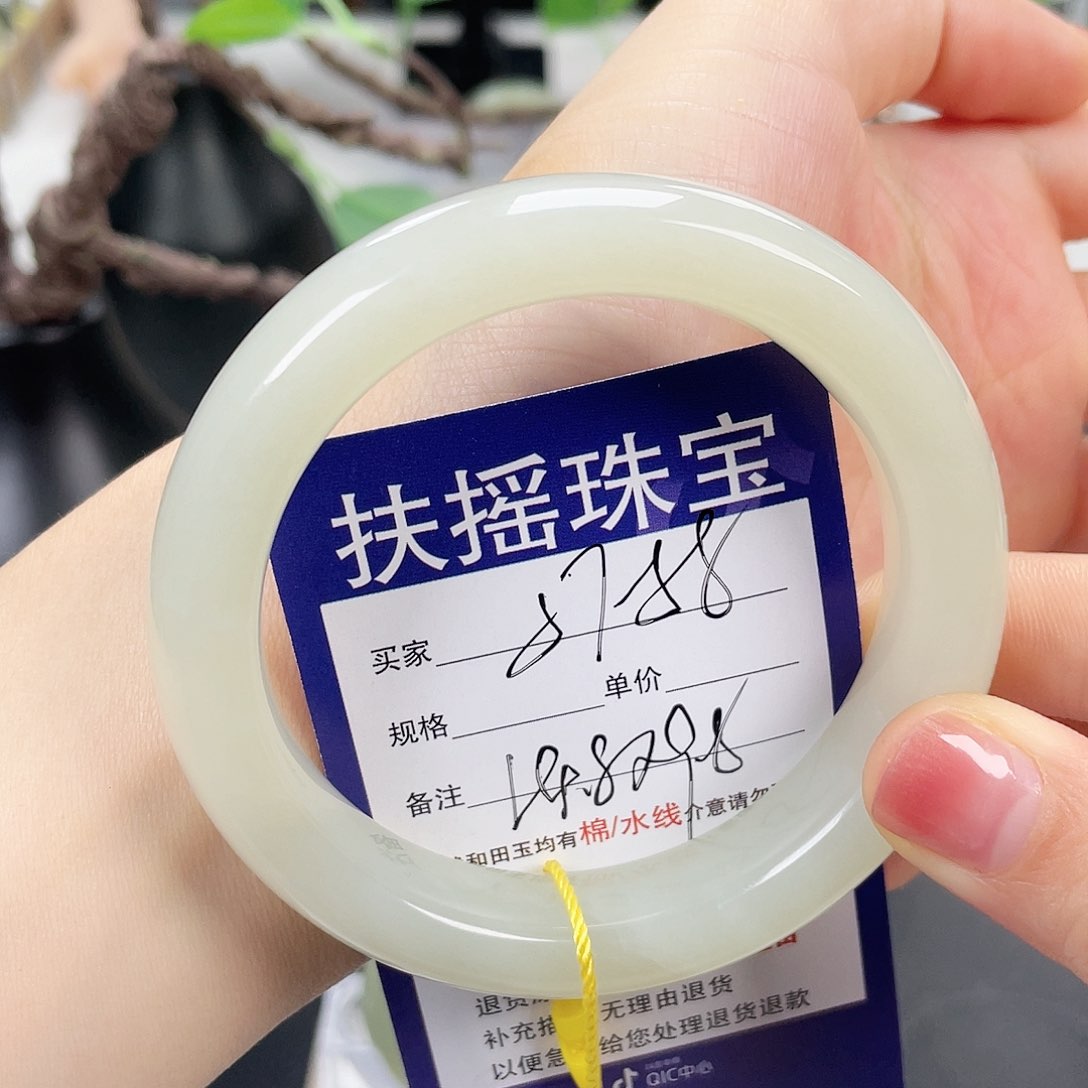 和田玉手镯未镶嵌