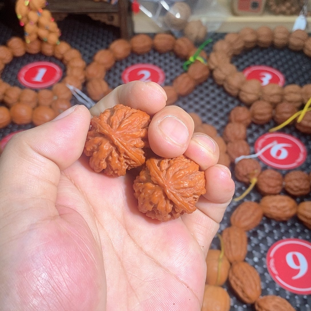 文玩核桃吊坠小手捻