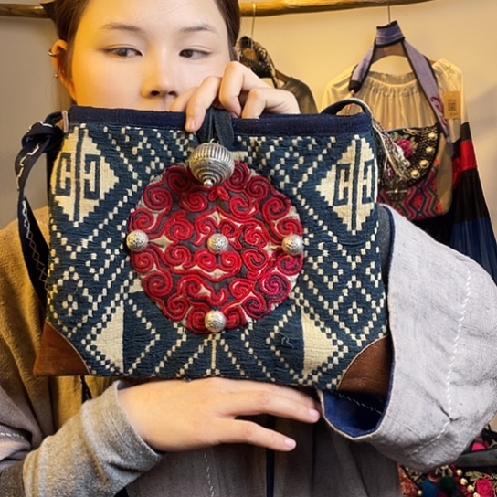 织绣手工制作包包