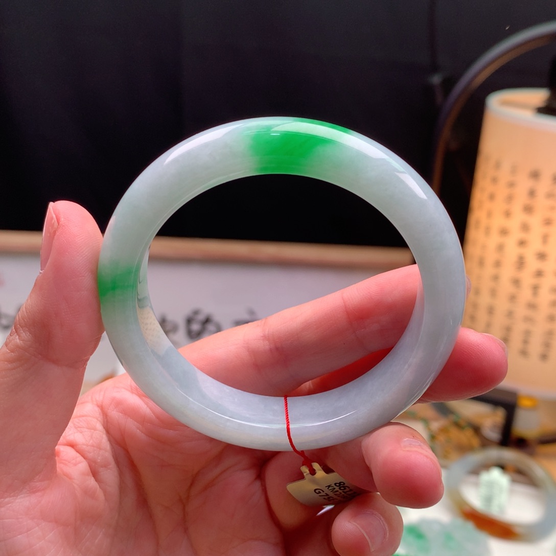 翡翠手镯未镶嵌缅甸