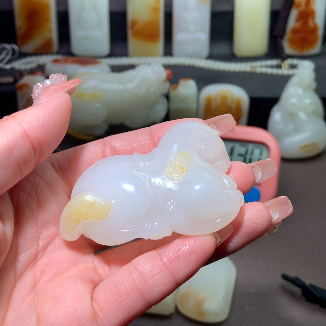 和田玉挂件未镶嵌离***草