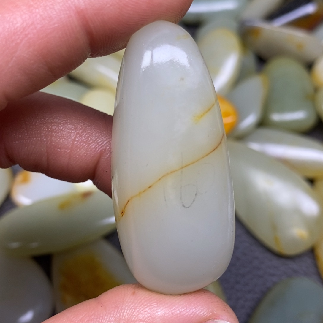 和田玉（糖玉）挂件未镶嵌魏*彪