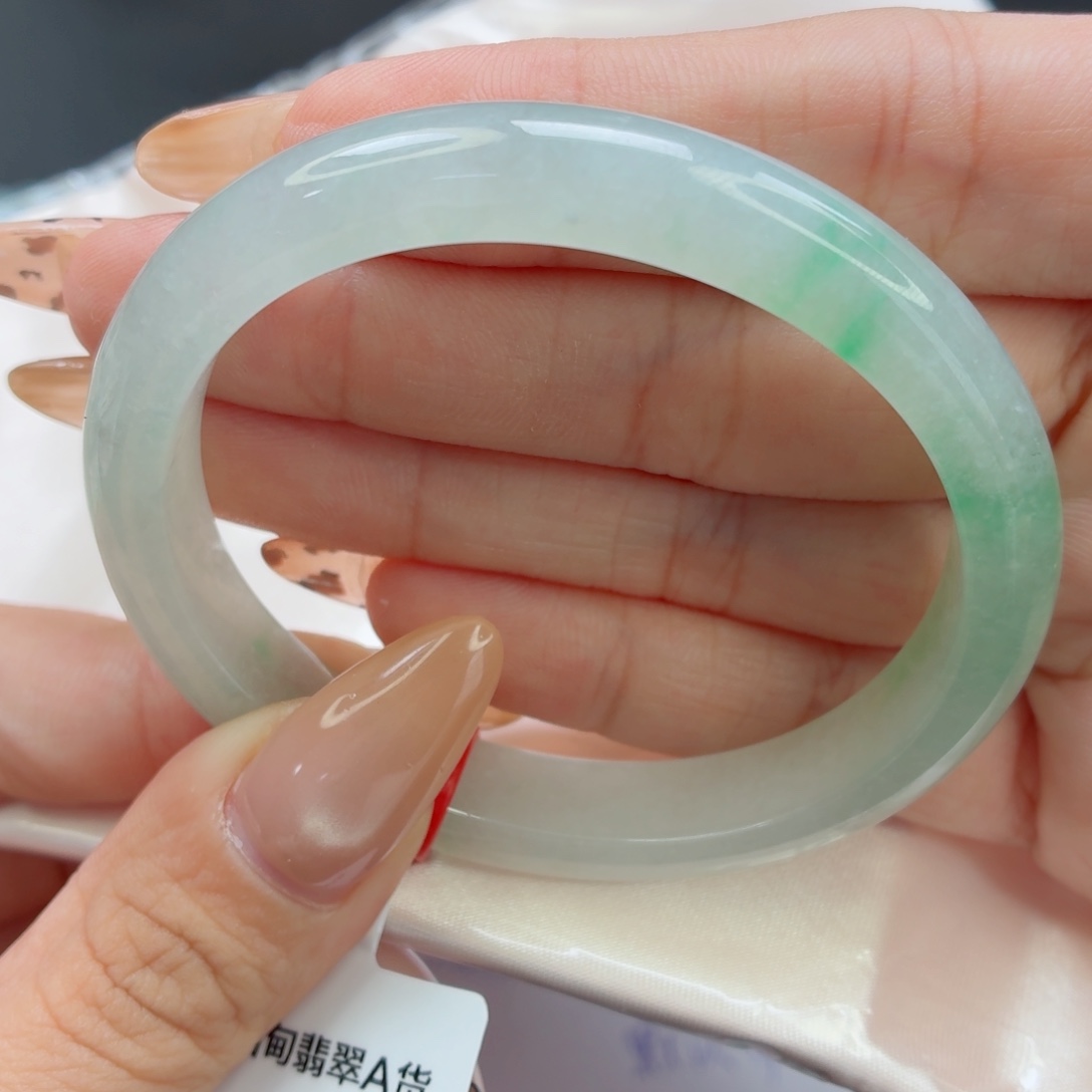 未镶嵌手镯（贵妃镯）翡翠睡****肉甜扬绿