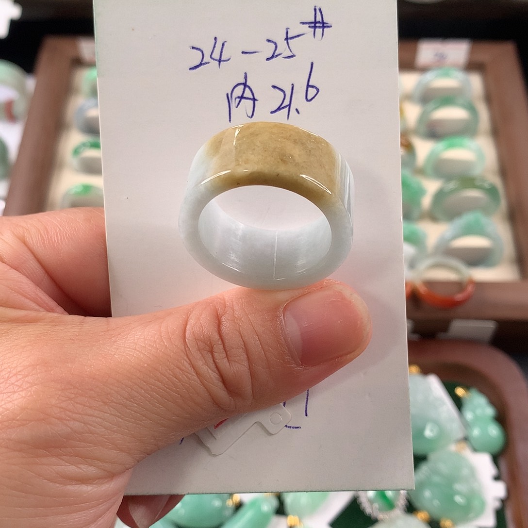 翡翠未镶嵌戒指2425