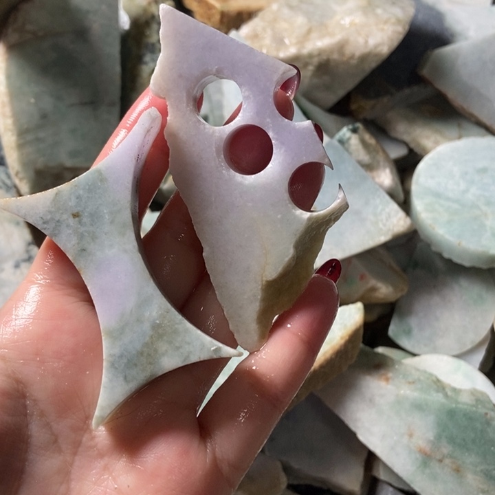 翡翠颈饰未镶嵌天然翡翠