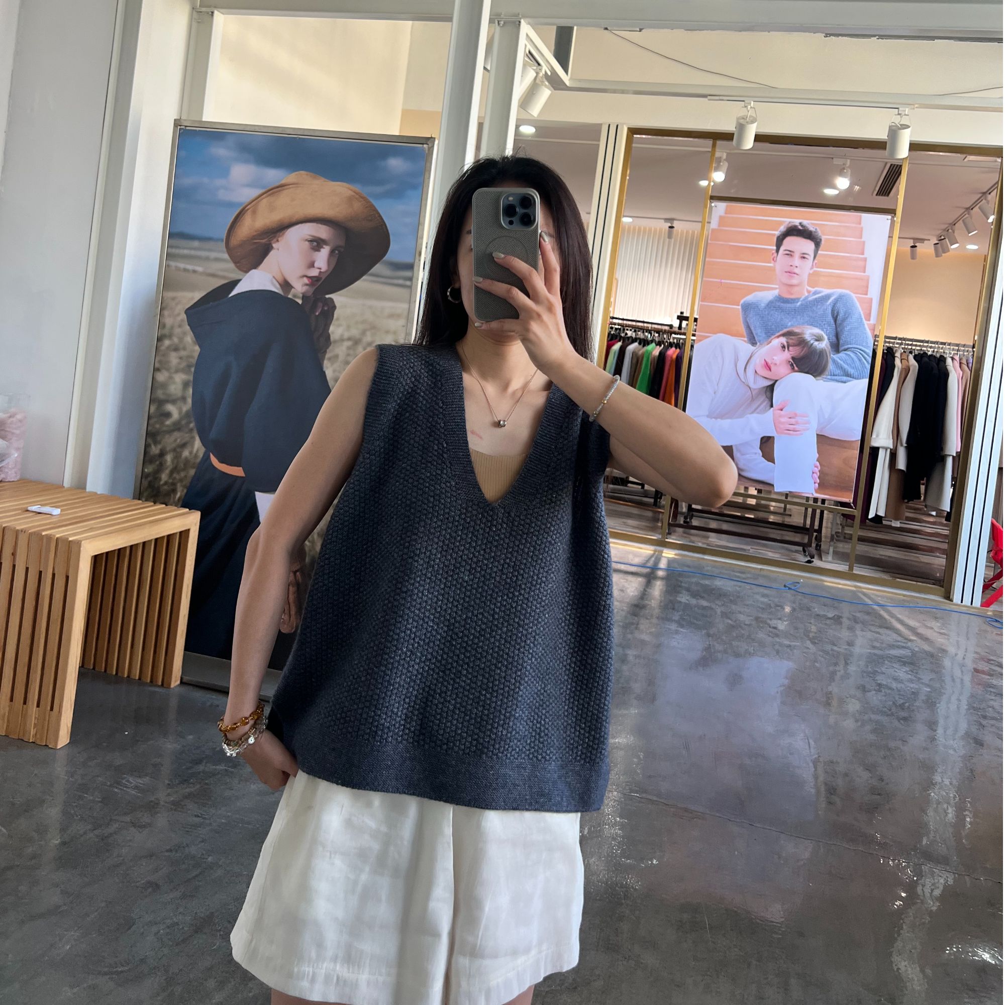 【25新款】100纯羊绒时尚V领宽松型纯色针织马夹背心LQ-884017