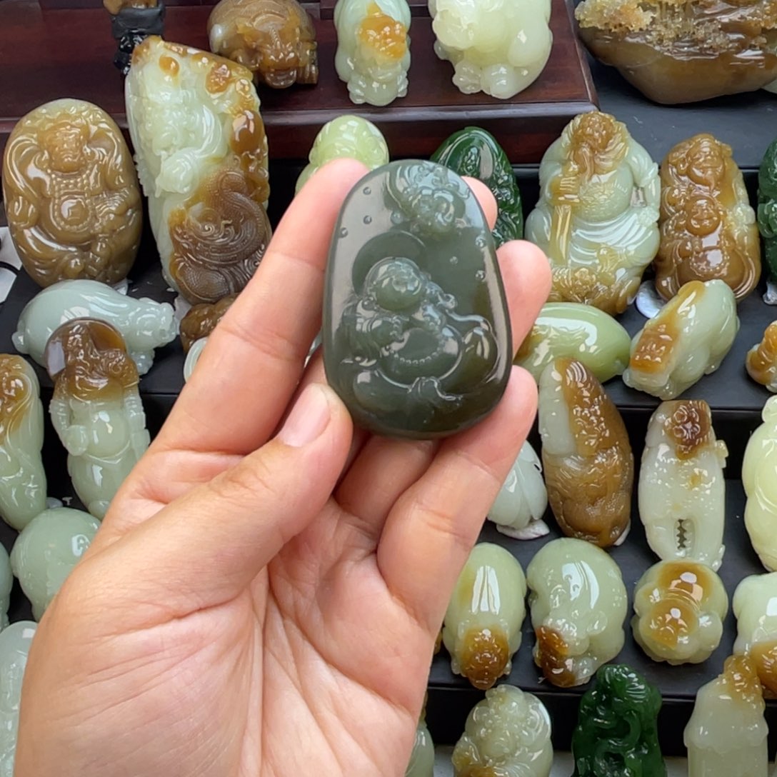 和田玉未镶嵌颈饰