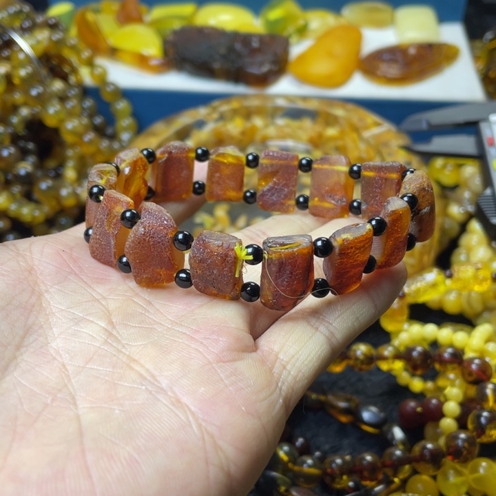 琥珀珠宝奇石未镶嵌