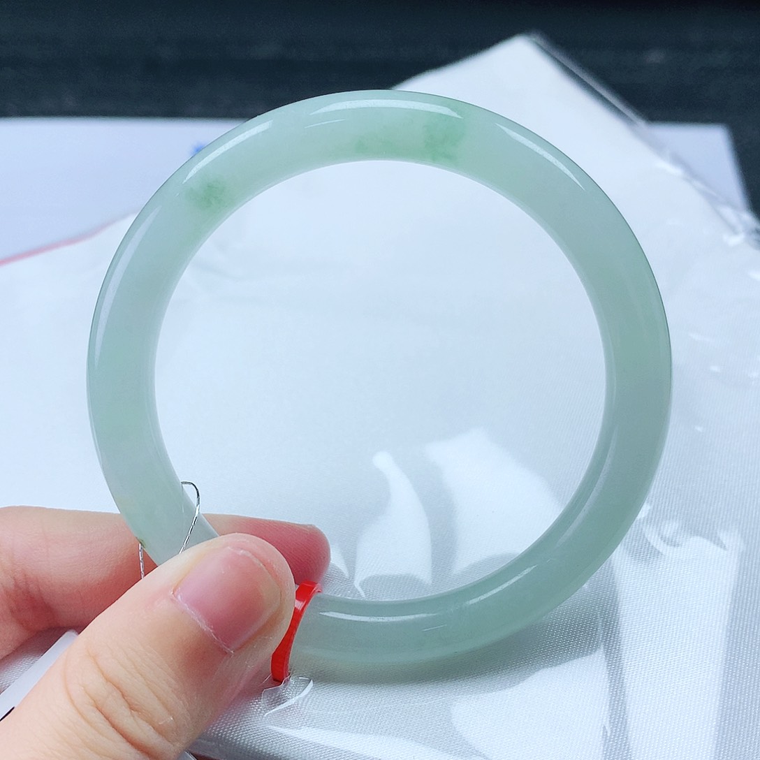 翡翠手镯未镶嵌53圈
