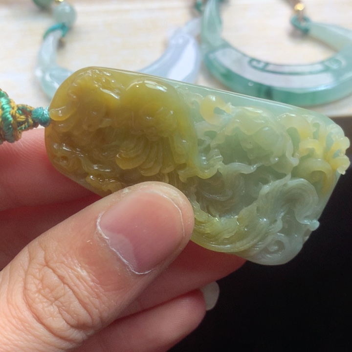 翡翠未镶嵌颈饰吊坠