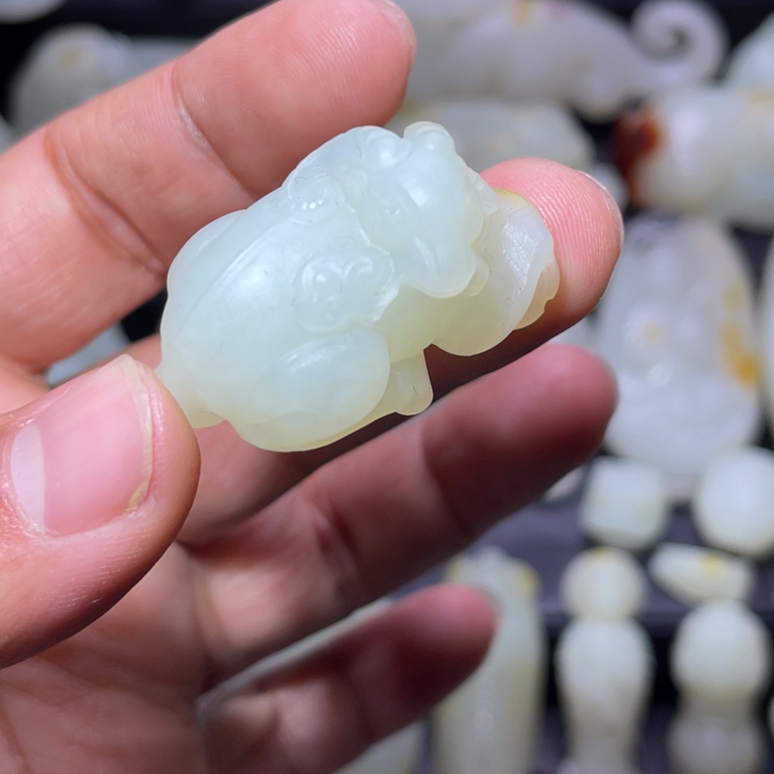 和田玉颈饰未镶嵌阿****记