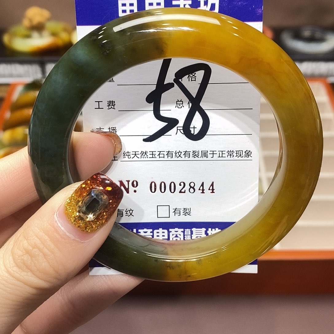 蛇纹石玉手镯未镶嵌