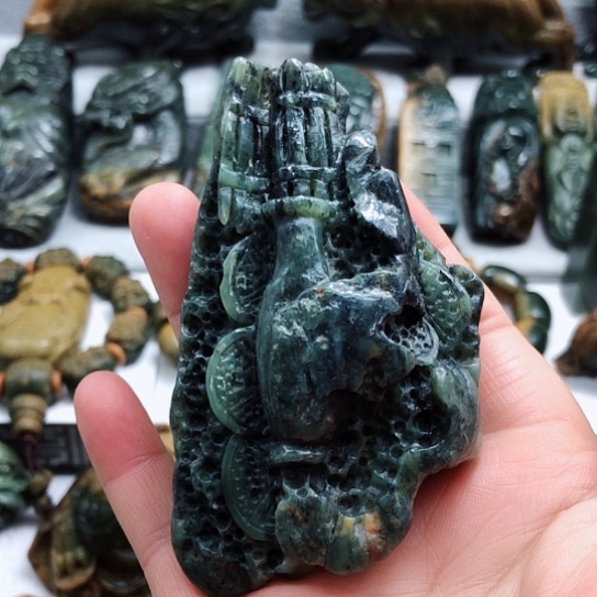 岫岩河磨玉（透闪石质玉）把件未镶嵌