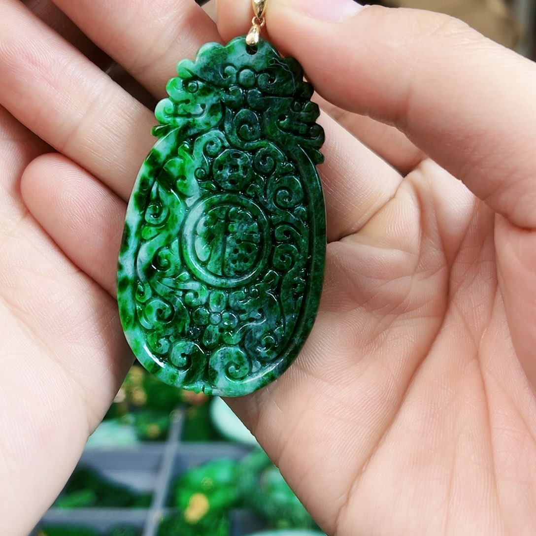 翡翠颈饰18K金镶嵌吊坠