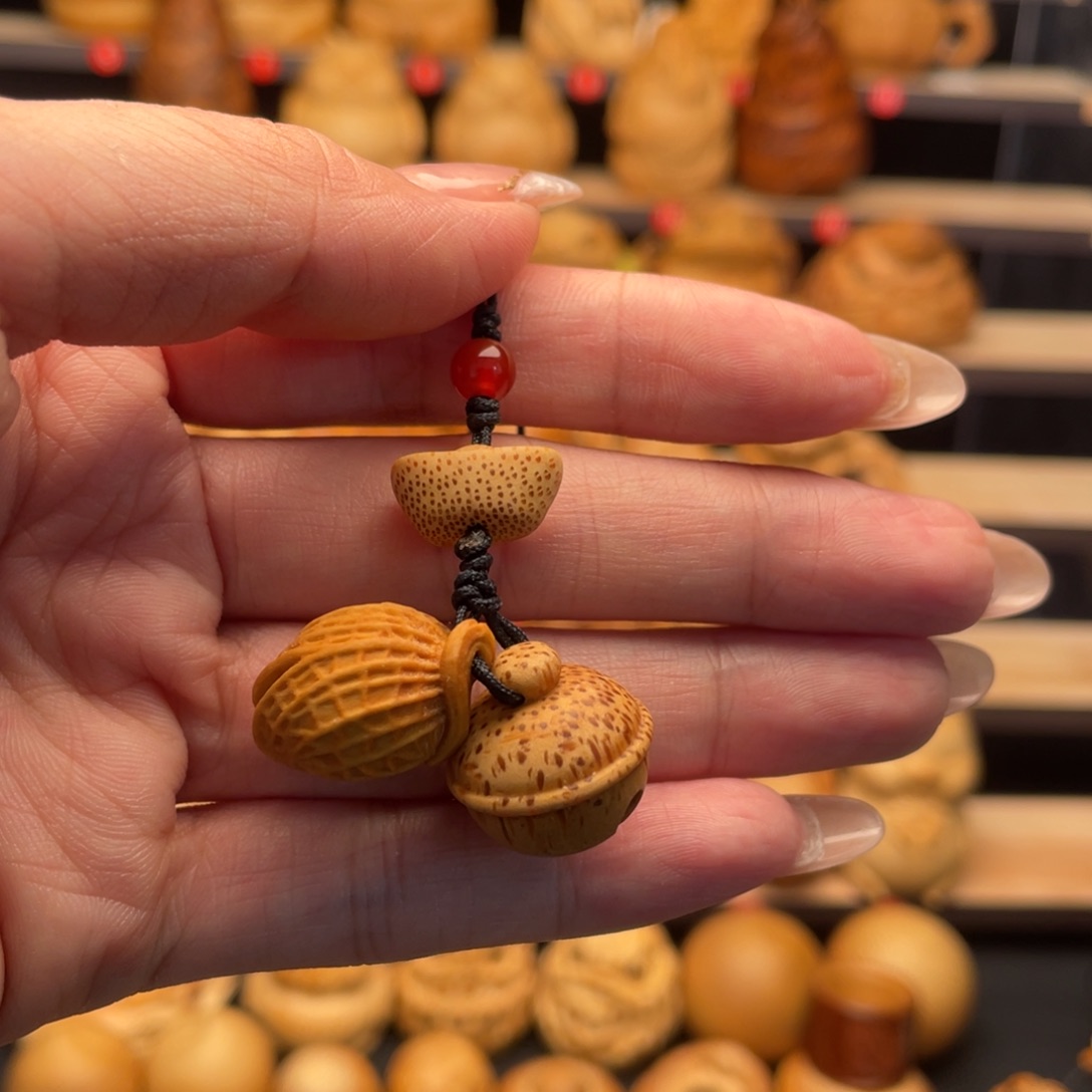 竹雕作品花生铃铛挂饰