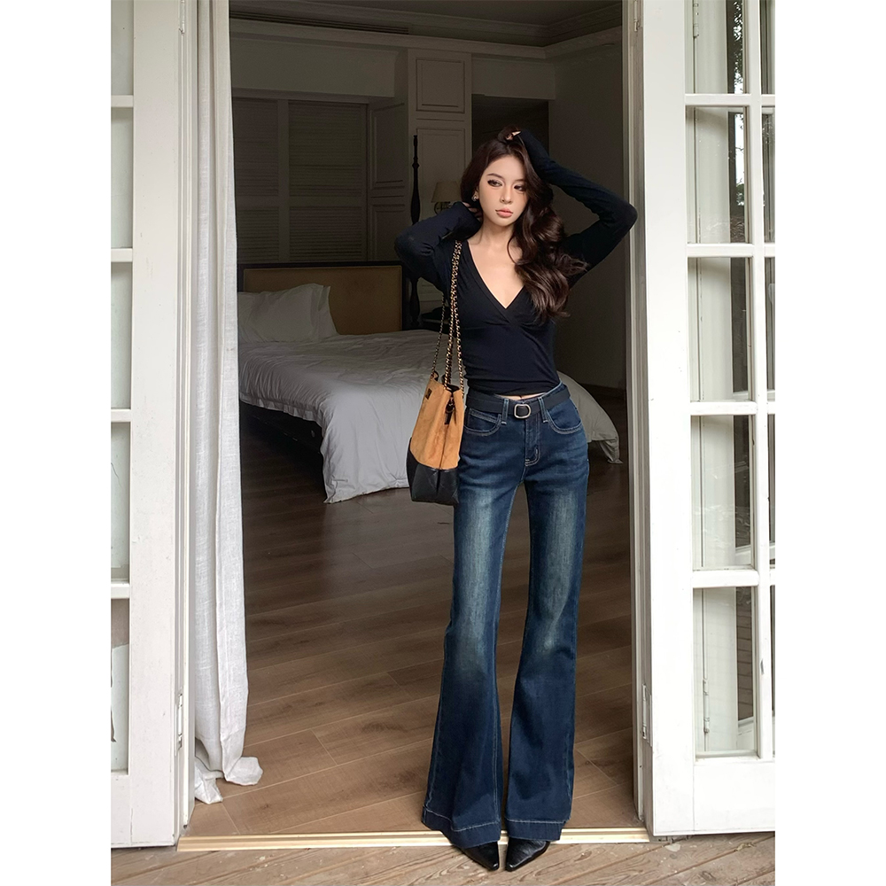 血色樱桃加绒2025新款微喇牛仔裤女纯欲修身喇叭通勤穿搭秋冬服装