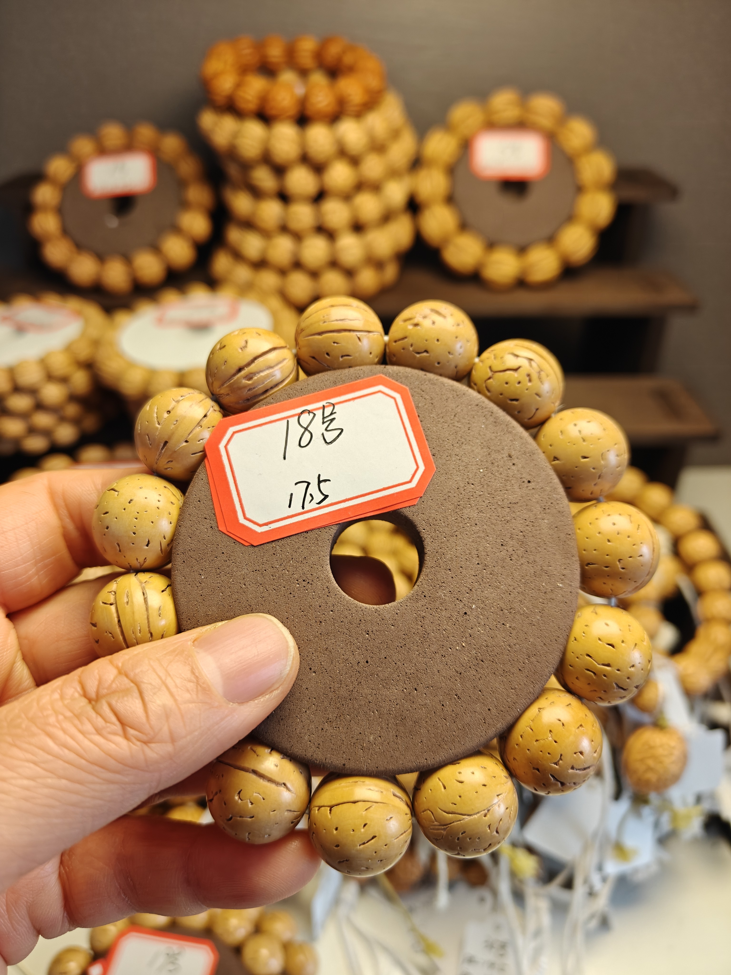 15奶油皮桃核光洙雕刻