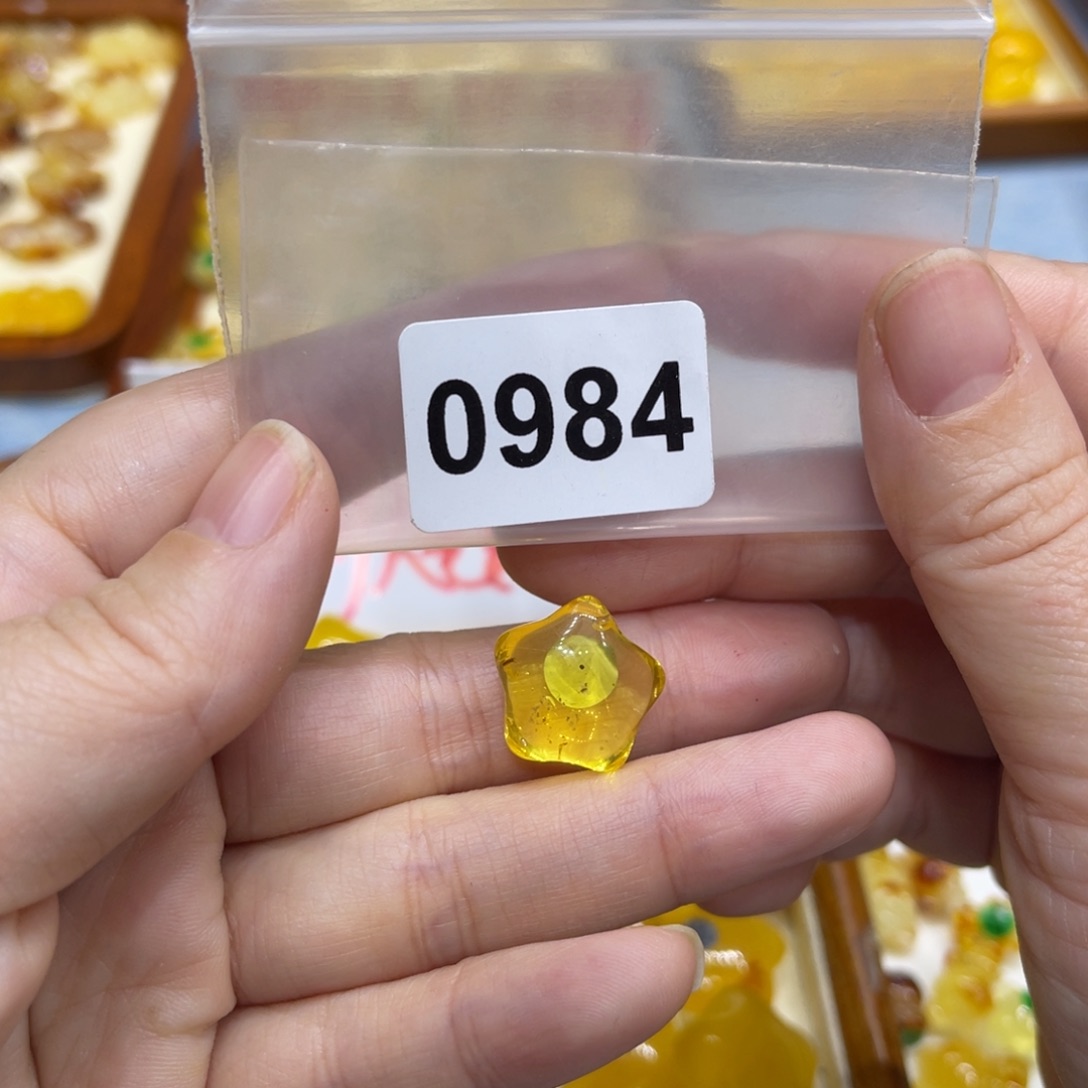 琥珀珠宝奇石未镶嵌