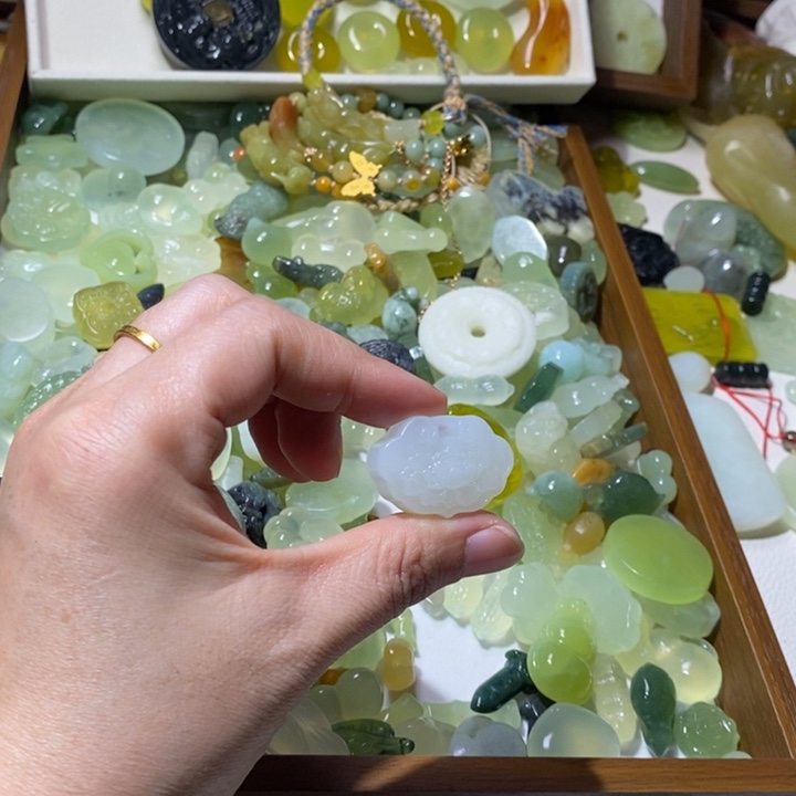 蛇纹石玉合金颈饰