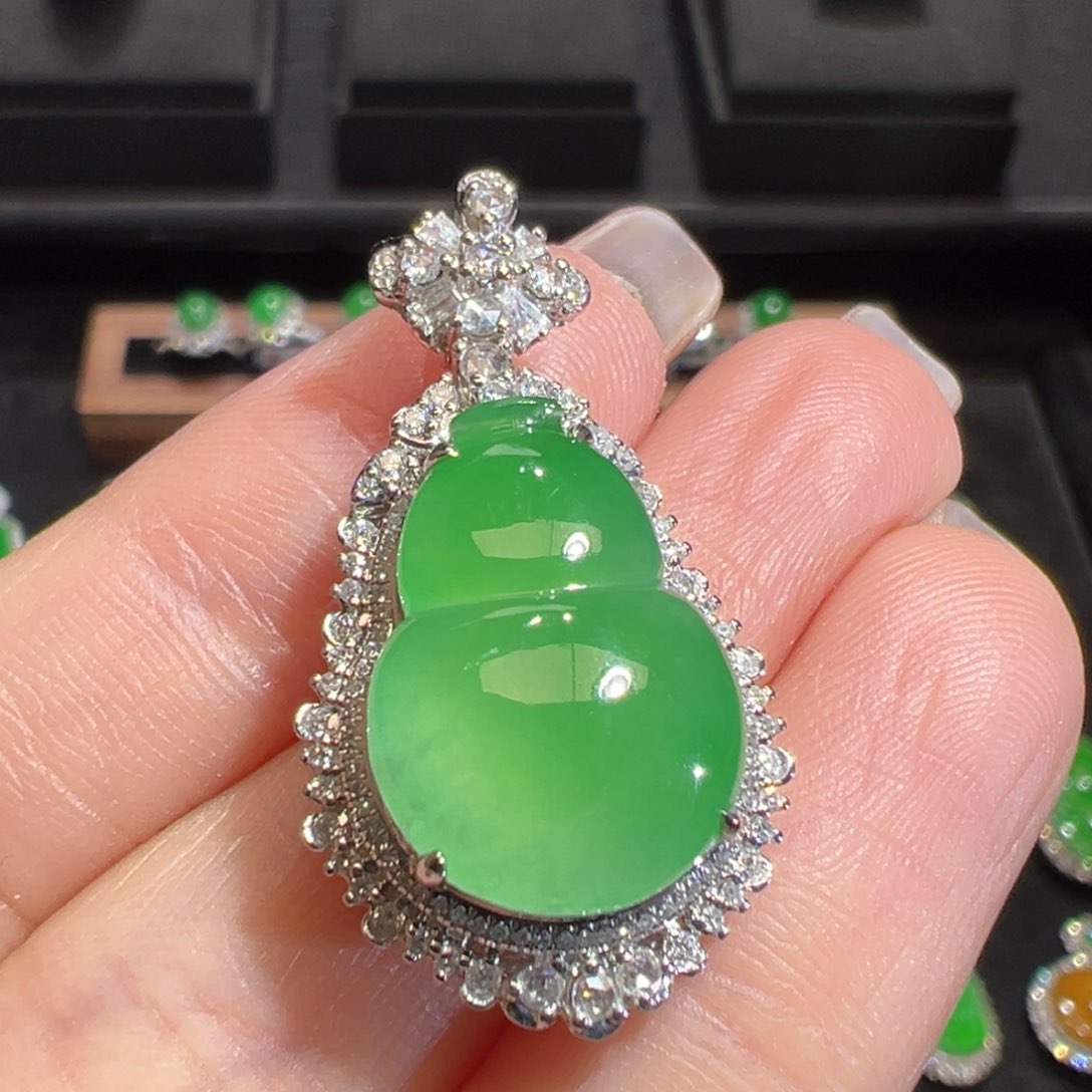 翡翠颈饰18K金镶嵌收到货48小时鉴赏期