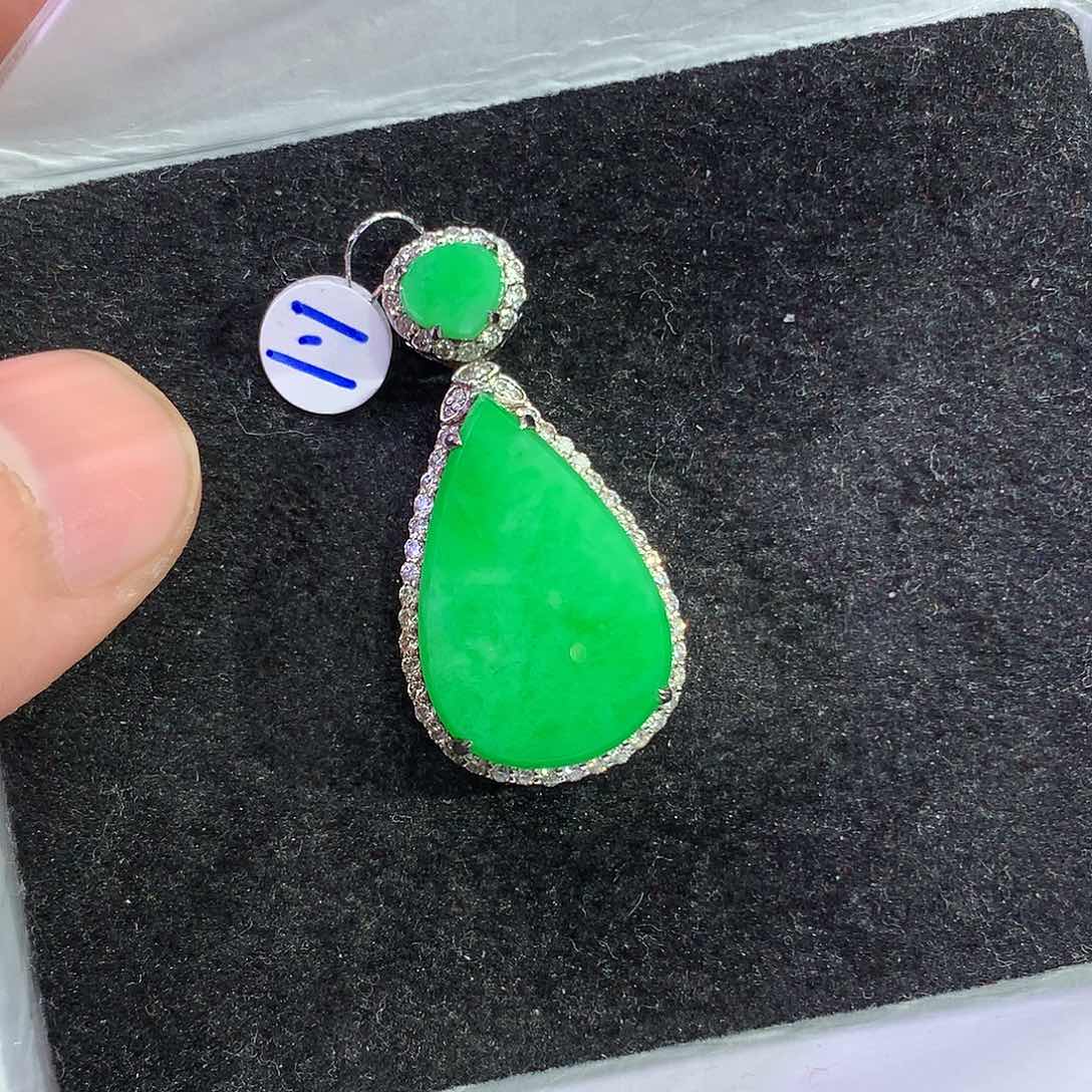 翡翠吊坠(赠链)18K金镶嵌