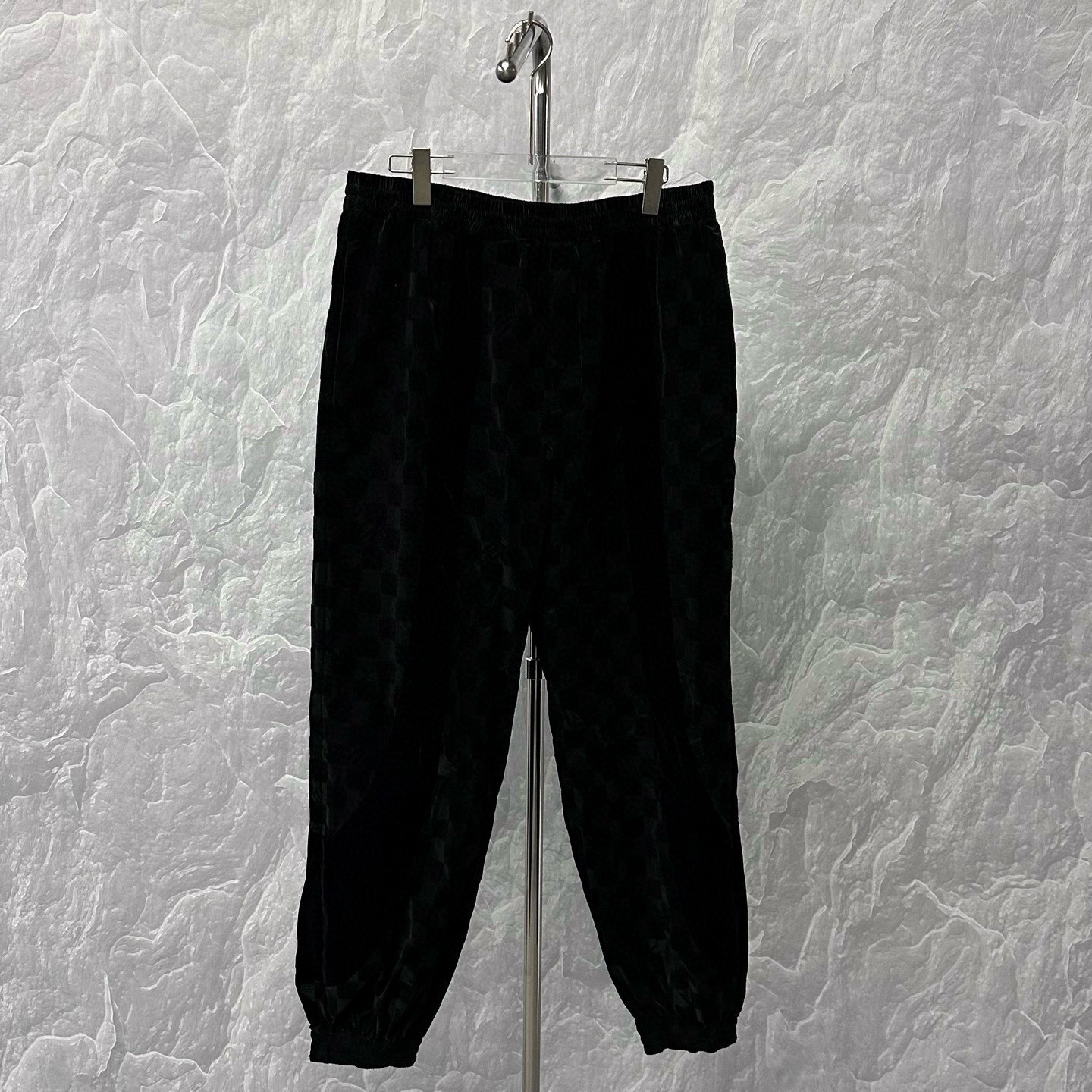 未使用 LouisVuitton/路易威登 SS25棋盘格植绒长裤46码P01056