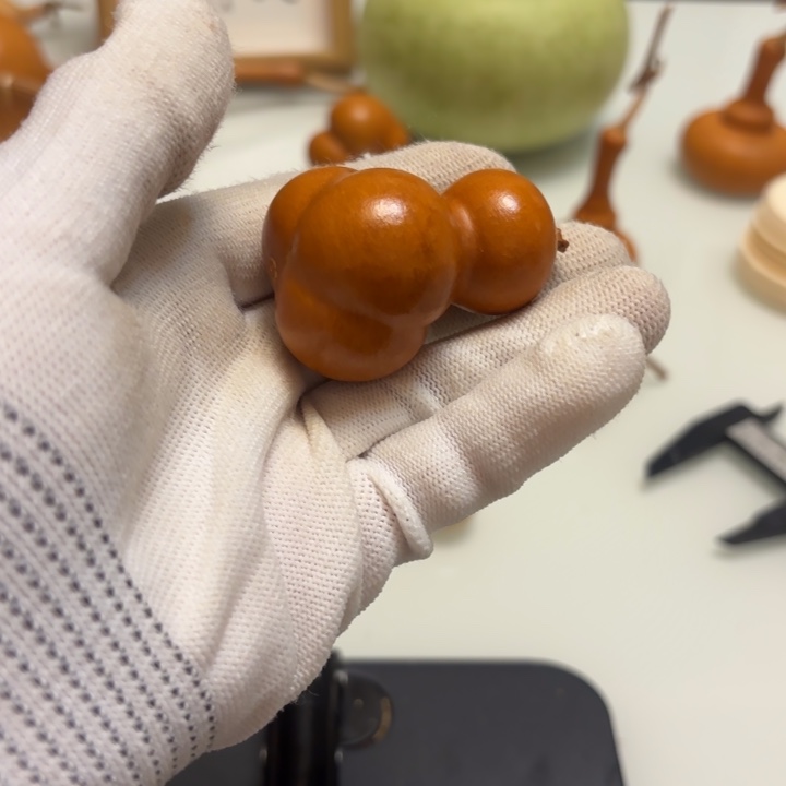 一***。天然手捻老皮葫芦