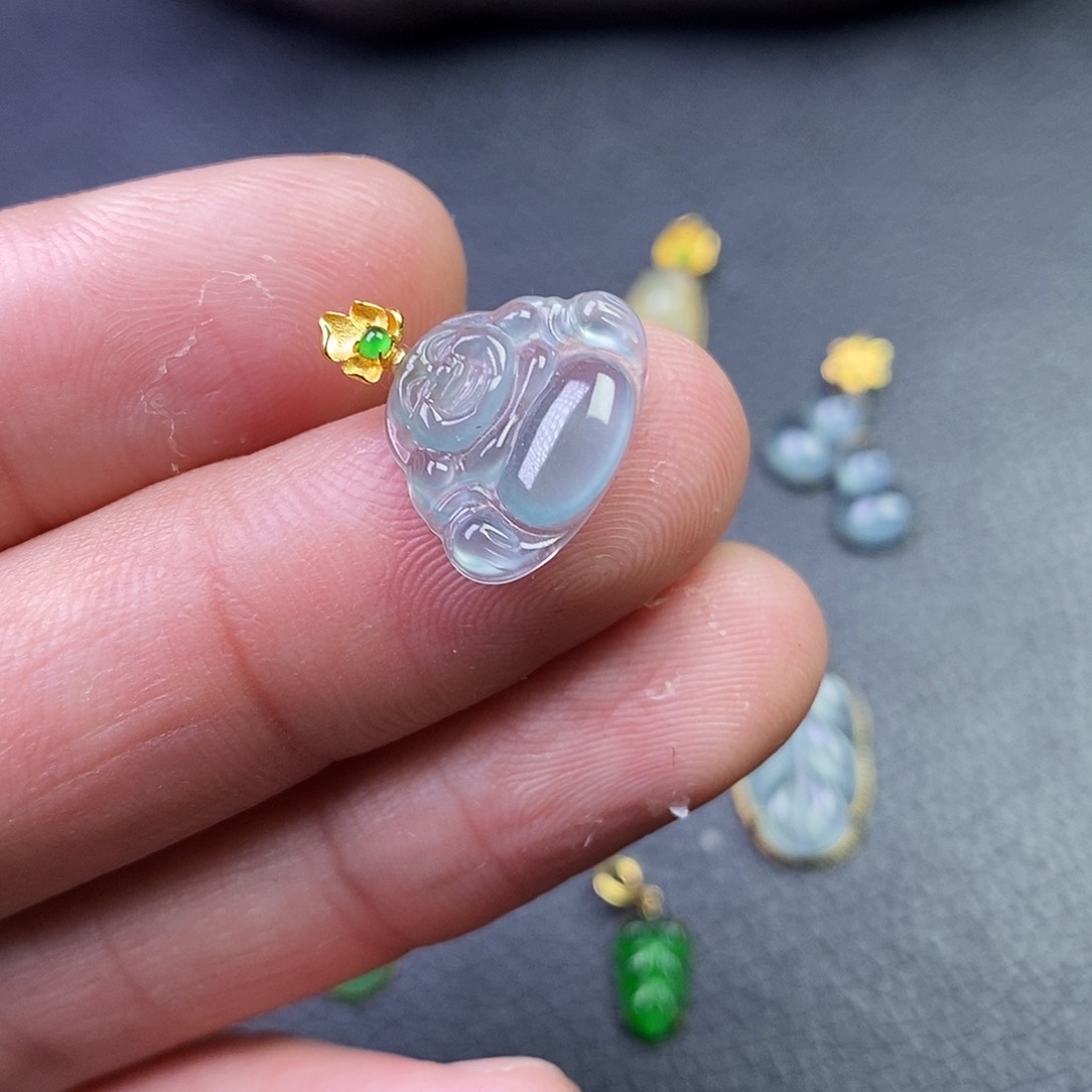 颈饰18K金镶嵌翡翠