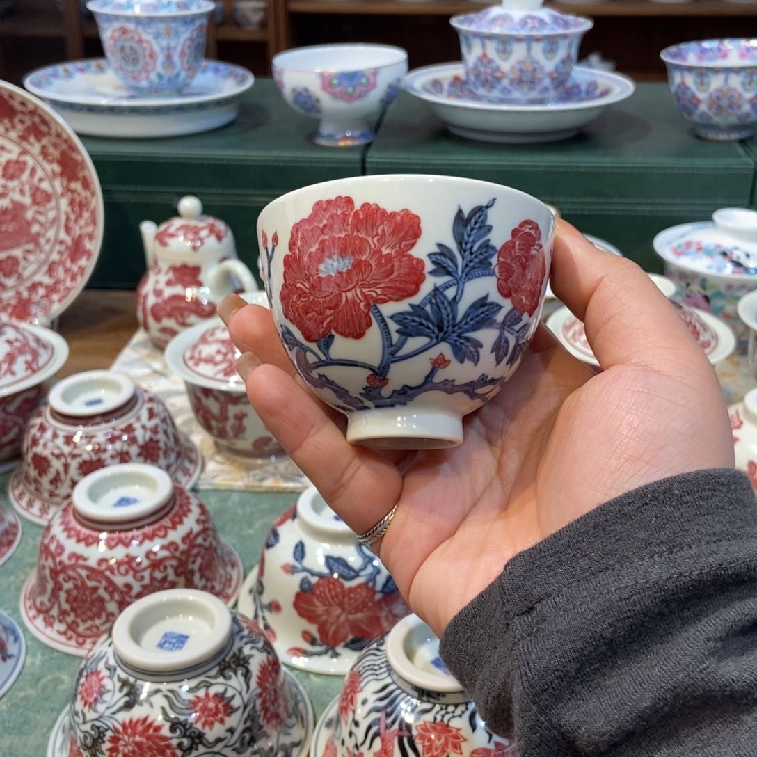 杯正绎堂青红牡丹鸡心杯