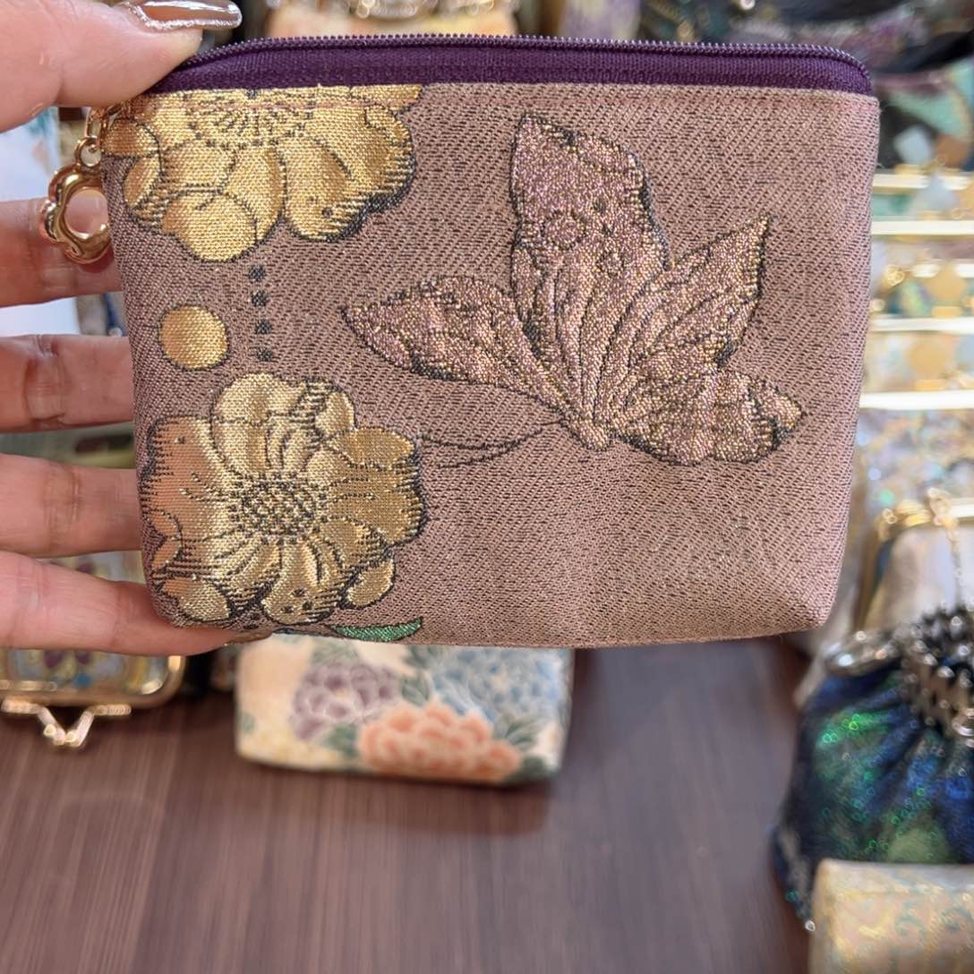 ****)织绣紫色蝴蝶拉链零钱包