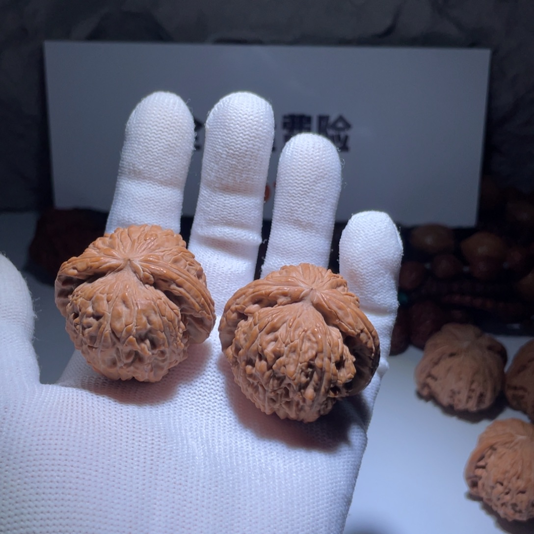 文玩核桃吊坠19号41球白