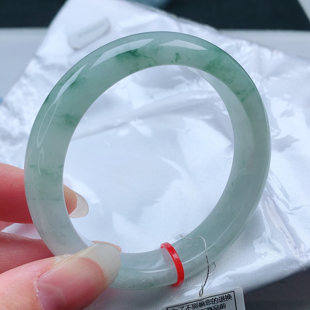 翡翠手镯未镶嵌56圈